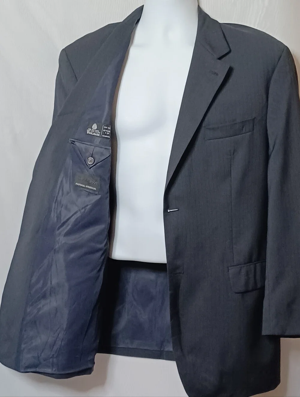 Ralph Lauren made Expressly for Dillard Men's Classic Wool Navy Blue Blazer. 40R